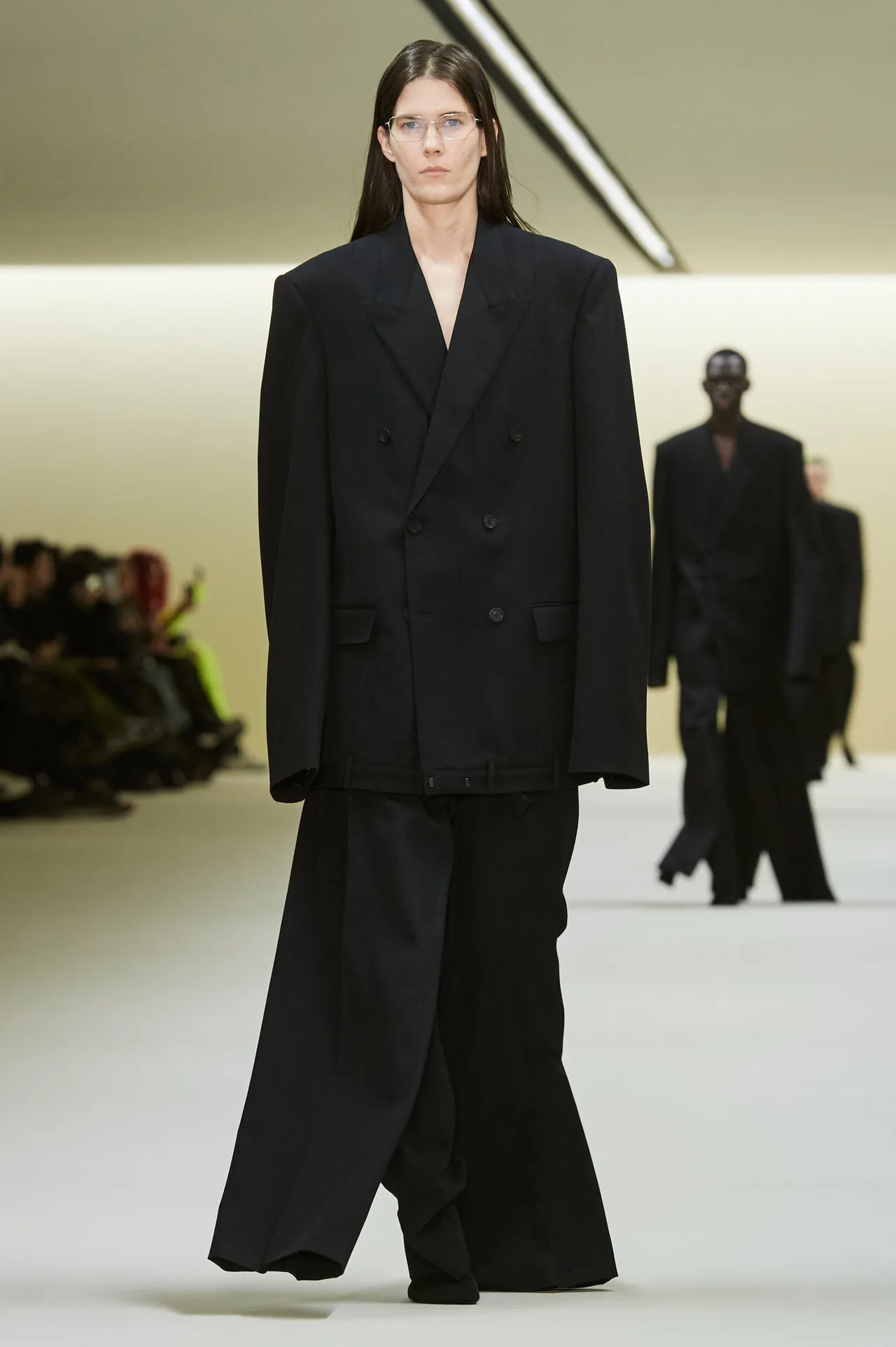 00001-balenciaga-fall-2023-ready-to-wear-credit-gorunway