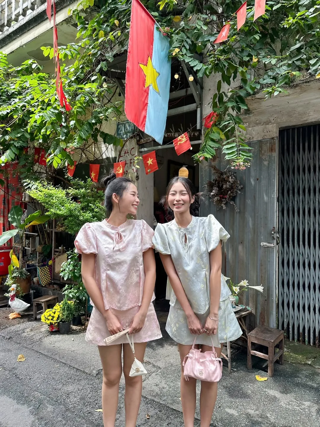trang phục gấm cho những ngày đầu năm