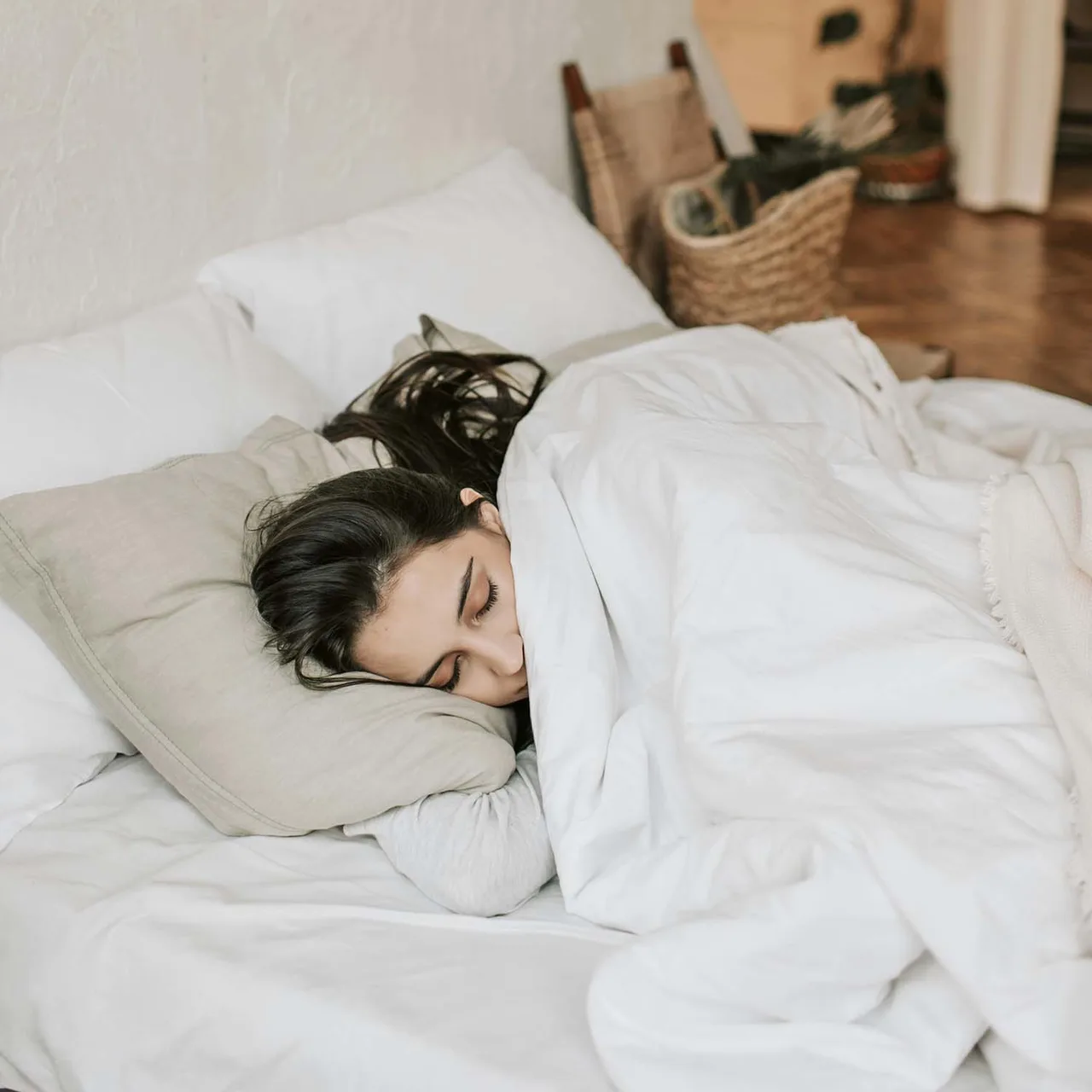 Cô gái đang ngủ để nạp đầy năng lượng không cần đường hay cà phê