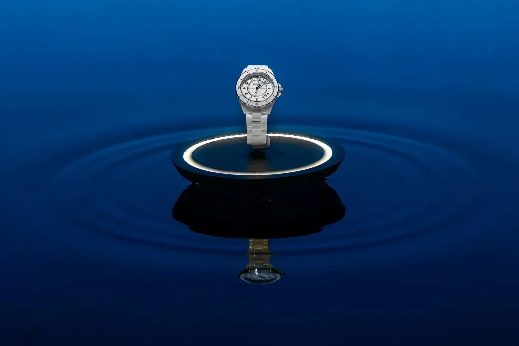 đồng hồ Chanel J12 màu trắng
