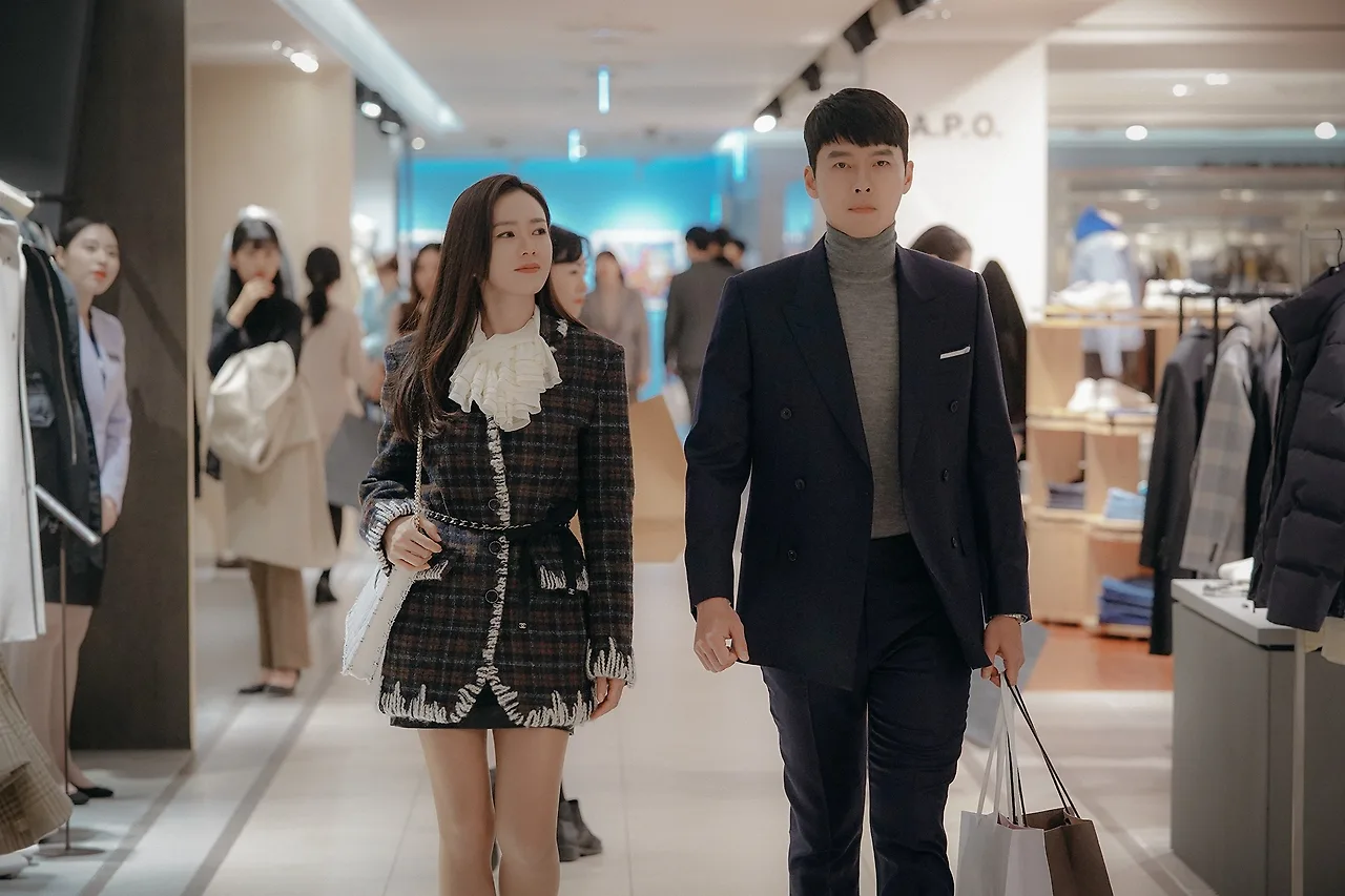 Mặc đẹp như Son Ye Jin trong Crash Landing On You với đầm vải tweed