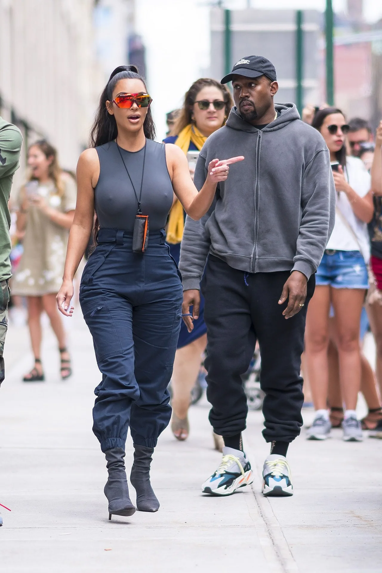 thời trang sporty chic kim k