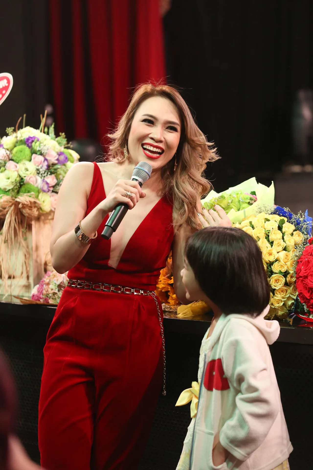 Mỹ Tâm liveshow Ô cửa màu xanh - elle vietnam