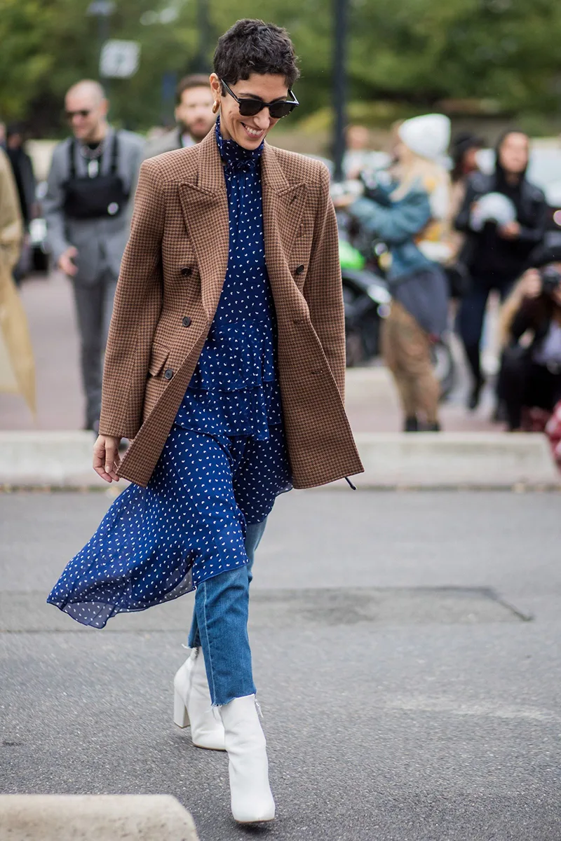 10-cach-mix-match-noi-bat-cho-xuan-he-2018-voi-vay-dai-va-quan-jeans-3