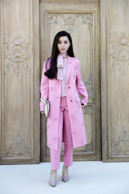 Phạm Băng Băng trở thành tâm điểm PFW 2016 bởi phong cách nổi bật - ELLE VN