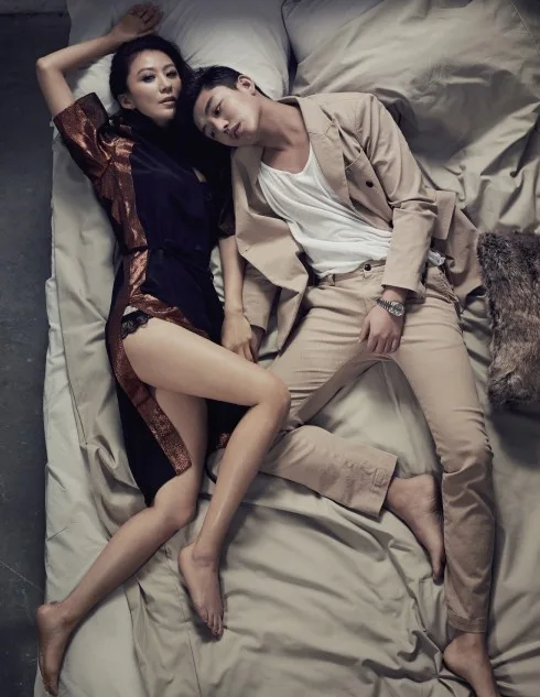 Kim Hee-Ae: Đầm Gucci, quần lót ren Agent Provocateur. Joo Ah-In: Áo khoác và quần Nohant, Áo thun trắng Kim Seo Ryong Homme