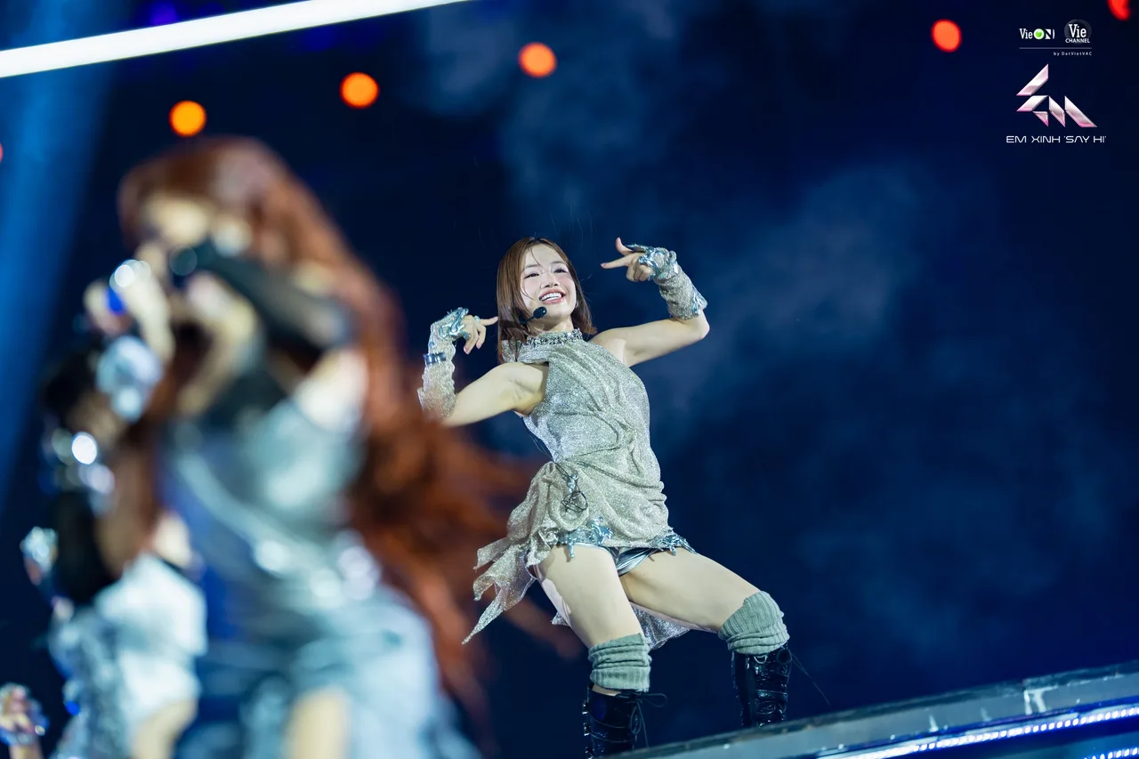 Lâm Bảo Ngọc thời trang concert "Em Xinh Say Hi"