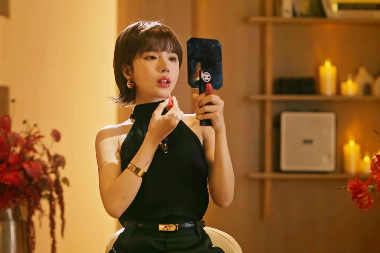 Với nhân vật Chị bờ vai, Trấn Thành tự mỉa mai hình ảnh trước đây của bản thân trong phim thỏ ơi