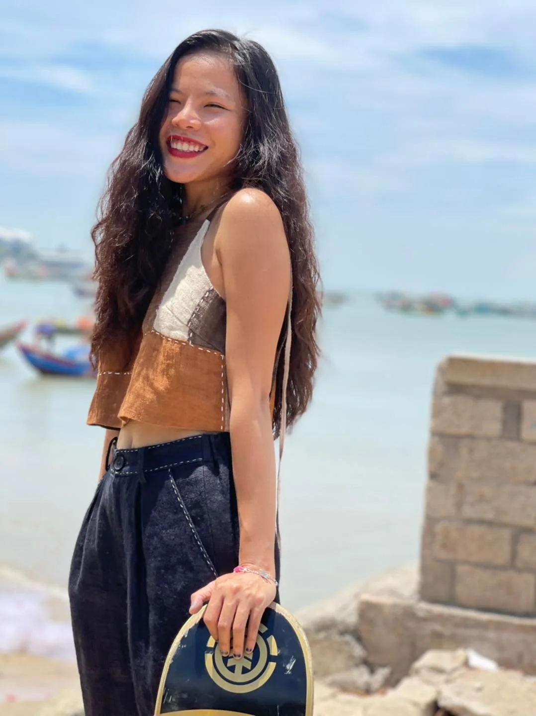 More Than Bkue và Áo Crop Top thêu tay