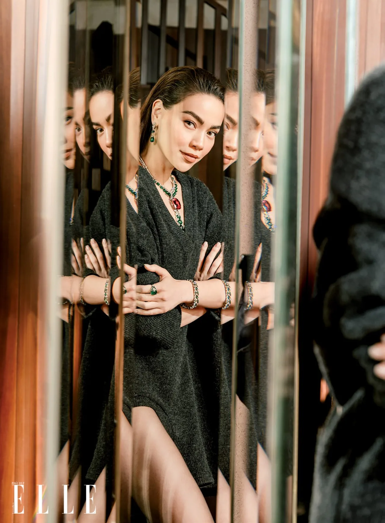 Hồ Ngọc Hà trong trang phục Gia Studio Hồ Ngọc Hà trong trang phục Gia Studio
