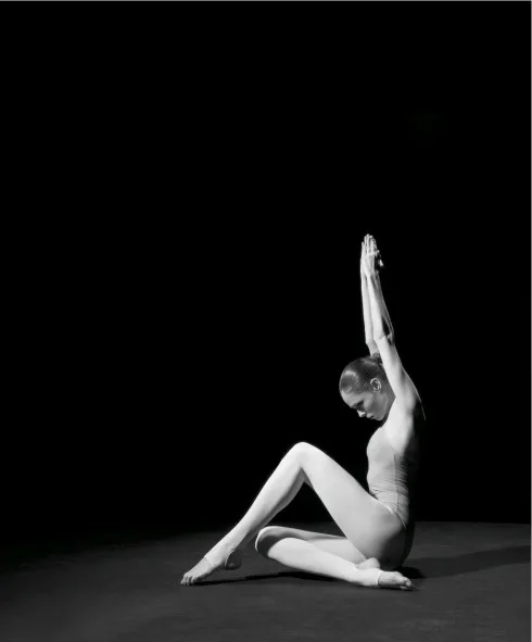 coco-rocha-cach-tao-dang-chup-anh-pose-9-elle-network.jpg