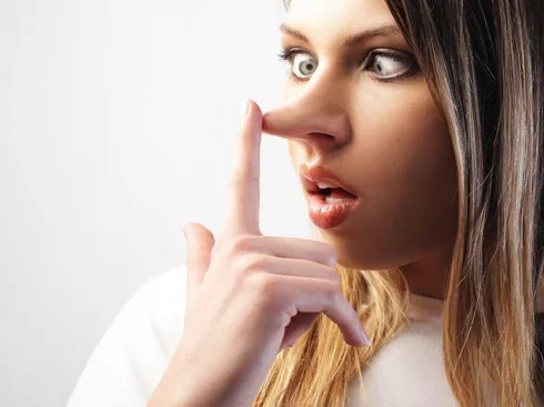 Những người nói dối khuôn mặt thường láo liêng