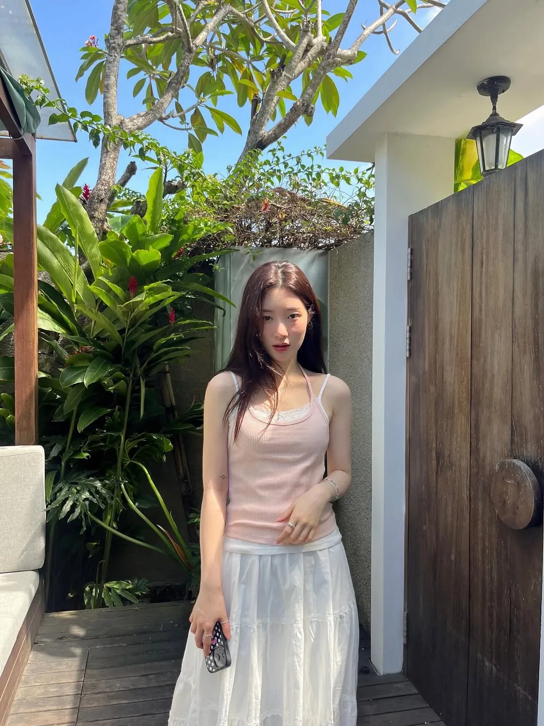 "nữ luật sư" Jung Chae-yeon diện váy maxi