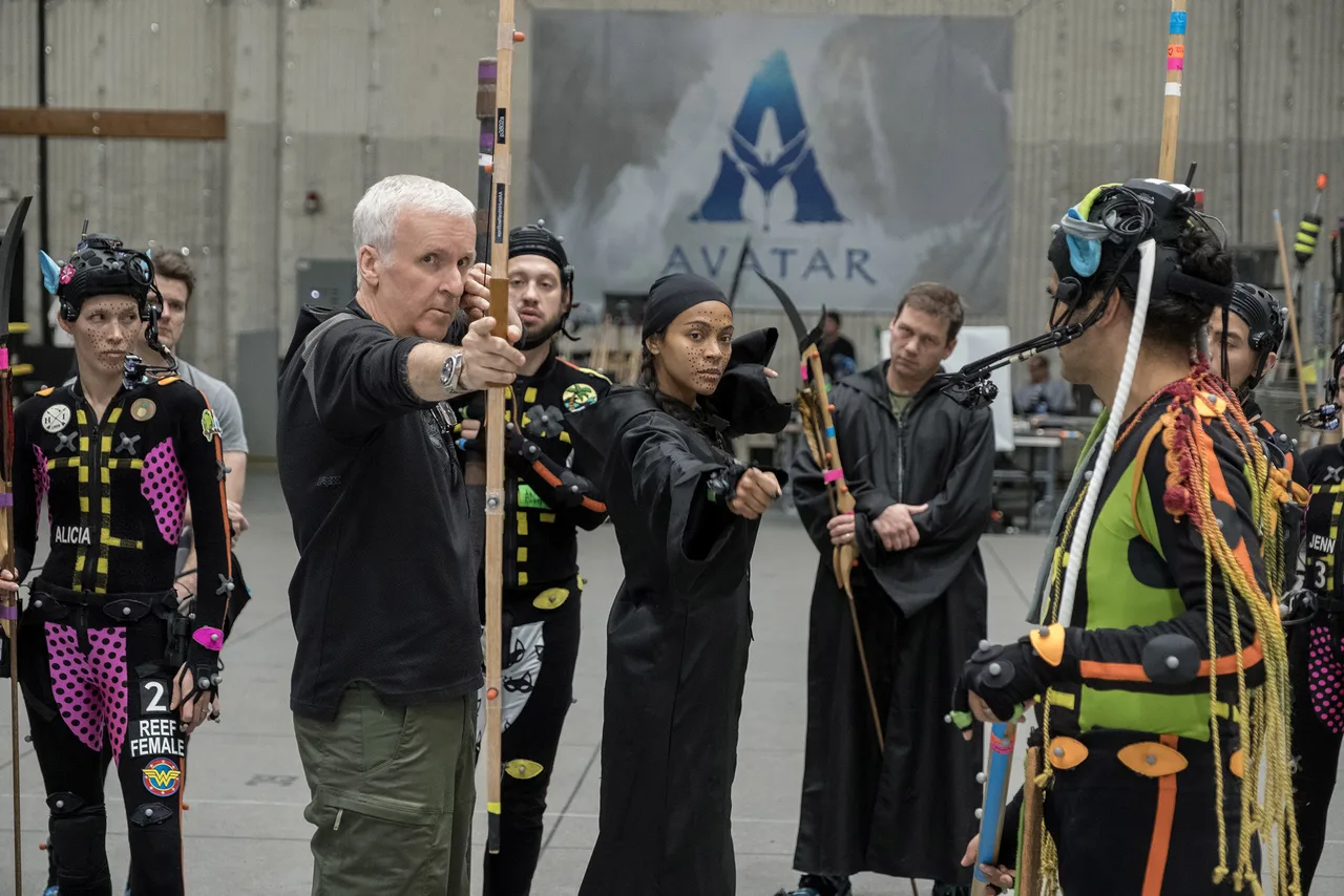James Cameron là đạo diễn của phim Avatar 3. Ông nổi tiếng với việc sử dụng kỹ xảo điện ảnh tiên tiến để tạo ra những thế giới kỳ ảo và câu chuyện hấp dẫn.
