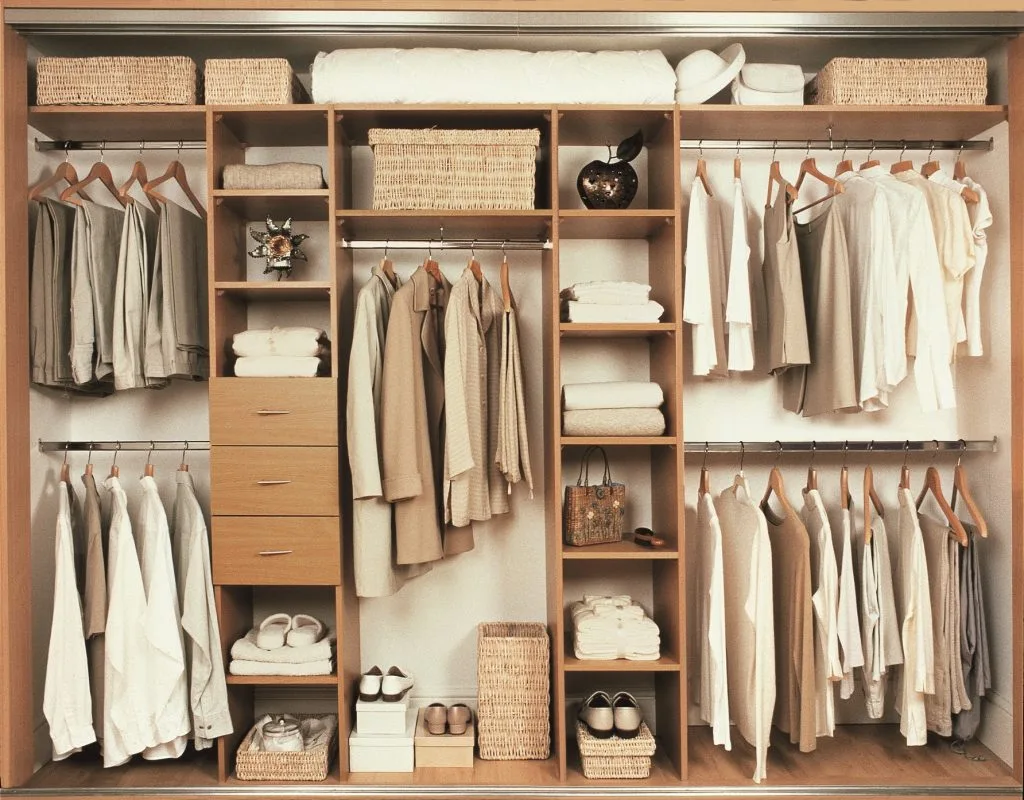 Mẹo sắp xếp quần áo thông minh và tiện dụng Mẹo sắp xếp quần áo thông minh và tiện dụng