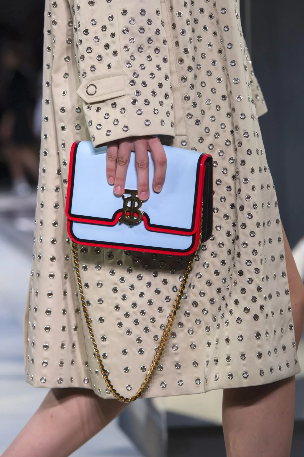 phụ kiện tuần lễ thời trang xuân - hè 2019 burberry 3