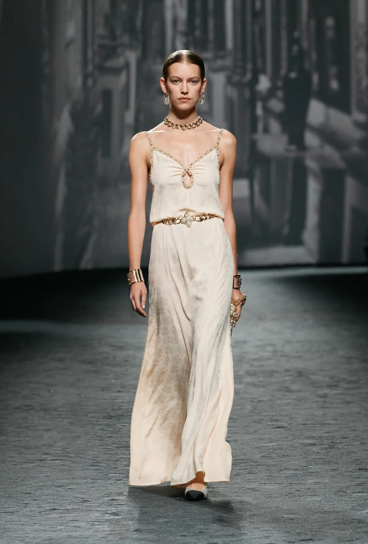CHANEL Xuân Hè 2023 Ready to Wear look 32
