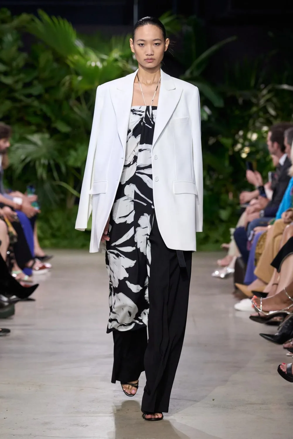 Michael Kors xuân hè 2023 look 06
