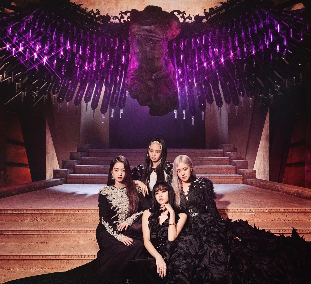 blackpink mv how you like that trang phục đầm đen dài