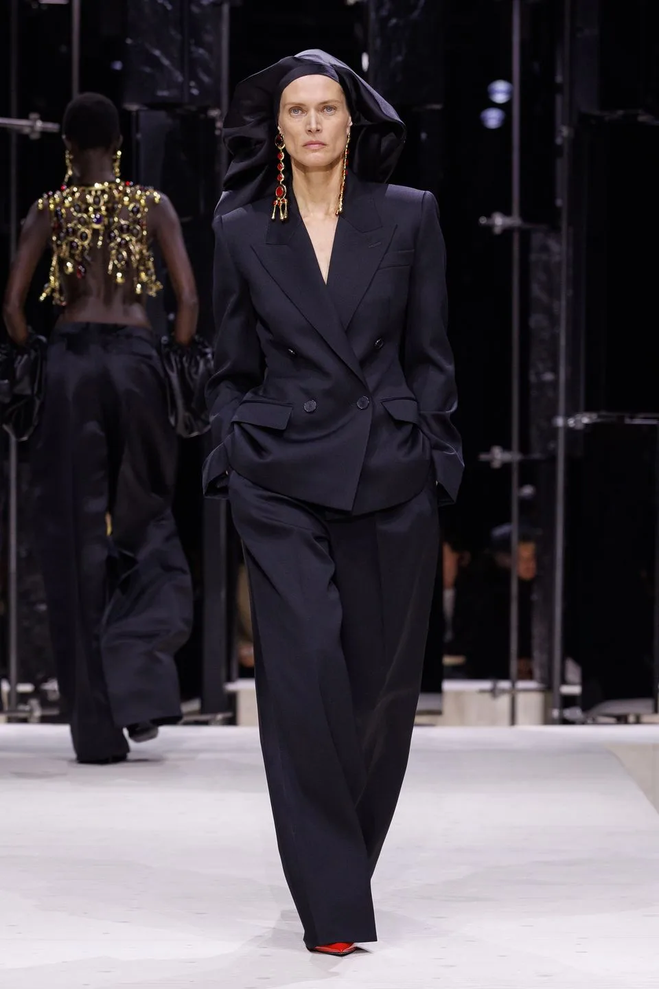 BST Givenchy Thu-Đông 2026