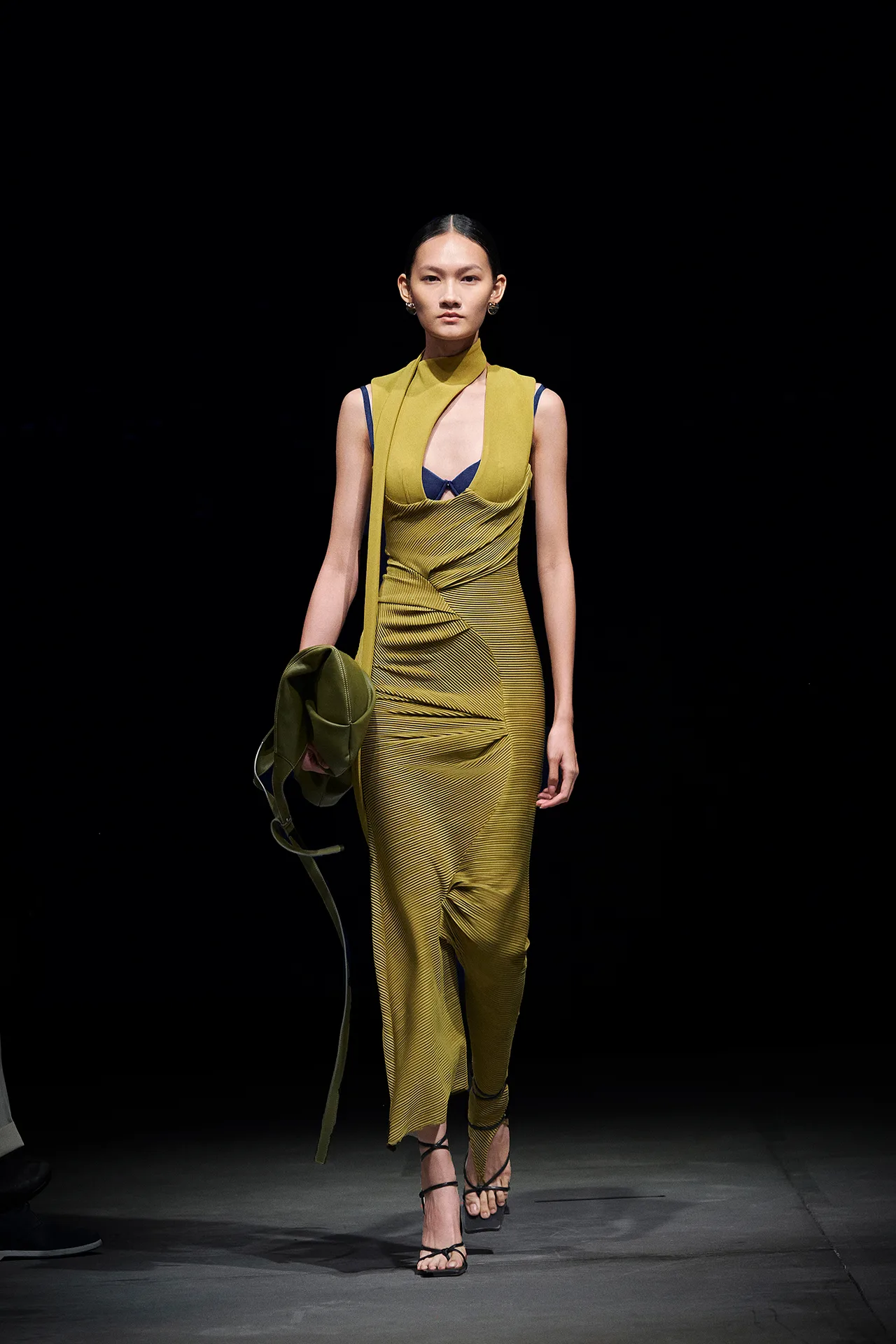BST INFLOWING của NTK Cường Đàm look 7