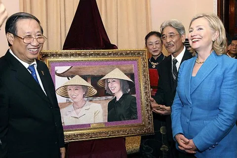 Hilary Clinton tới thăm Việt Nam trên cương vị là ngoại trưởng.