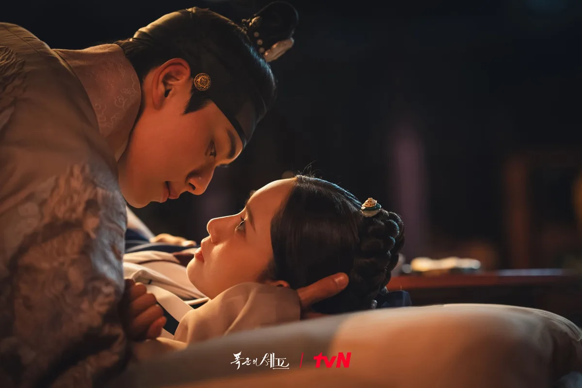 elle-review-phim-ngu-tru-cua-bao-chua-bon-appetit-your-majesty-202500004