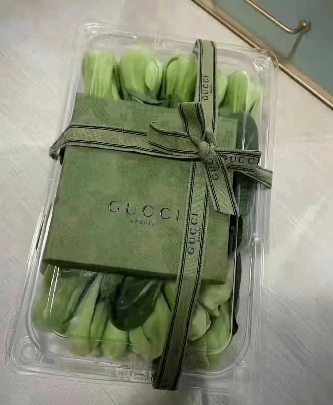 Rau Gucci cho khách VIP kỳ lockdown