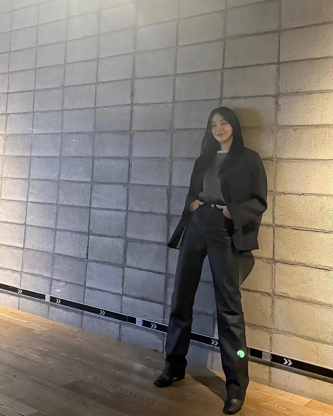 The study group Han Ji Eun diện blazer