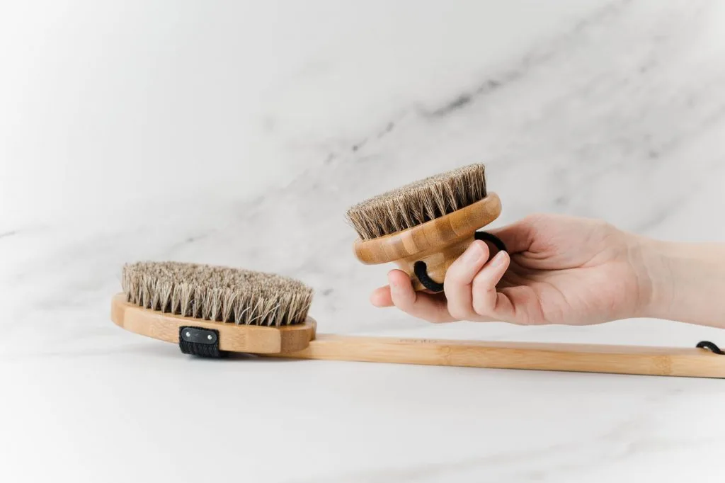 Cách trị mụn-Dụng cụ chà người. Cách trị mụn-Dụng cụ chà người.