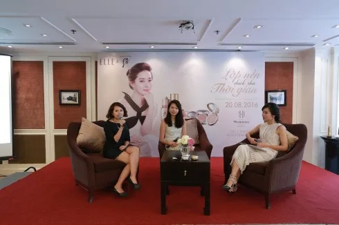 Beauty blogger Loan và Diệp từ kênh Love At 1st Shine đang chia sẻ những kinh nghiệm làm đẹp vô cùng thú vị của bản thân