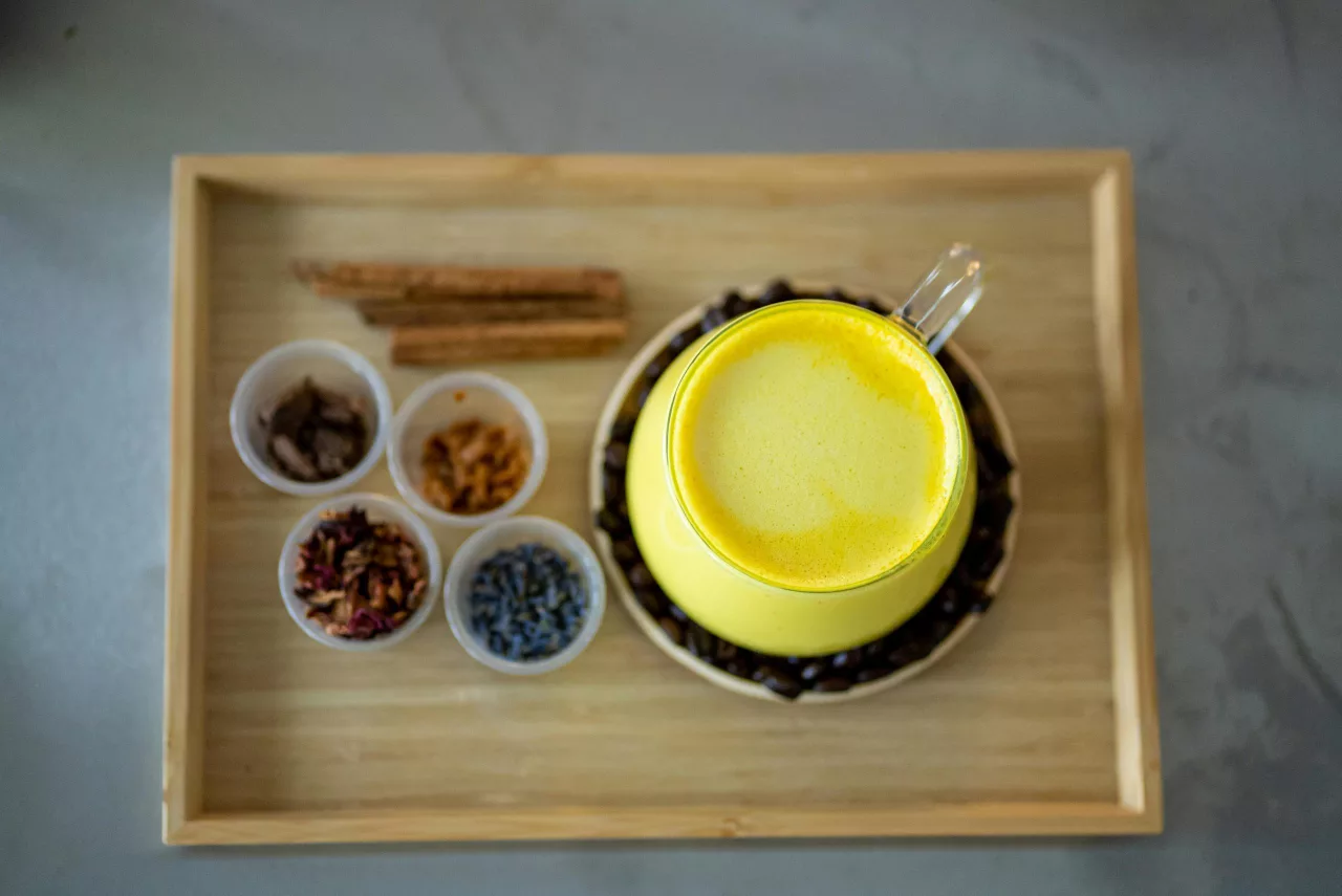 khay đựng những cốc nước