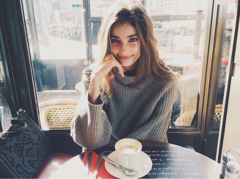 thiên thần Victoria's Secret trẻ tuổi nhất - heading image - elle vietnam