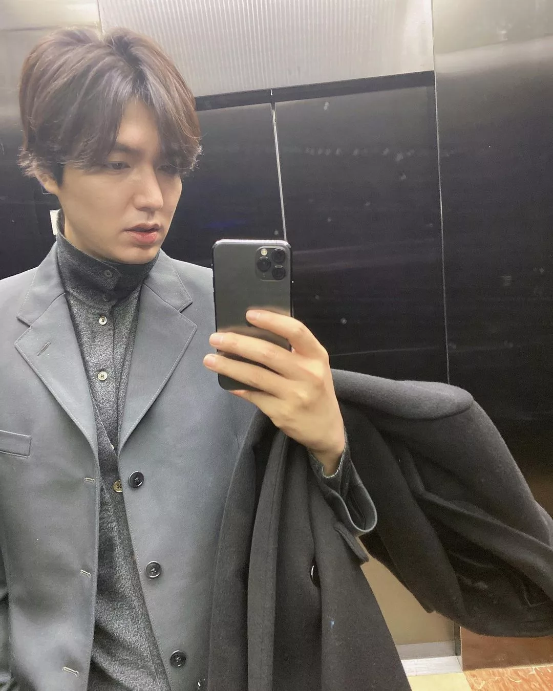 lee min ho mặc vest