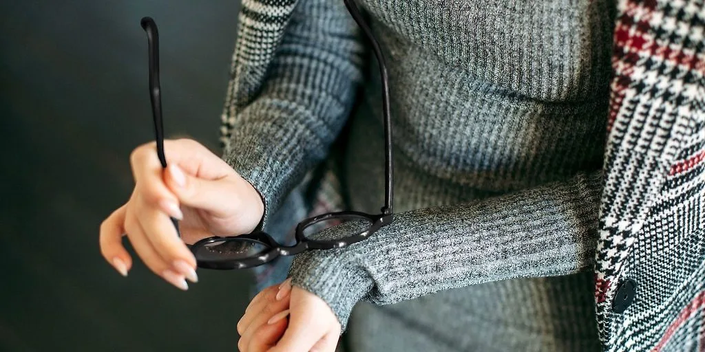 7 Lý do chứng tỏ kính áp tròng tiện hơn kính cận