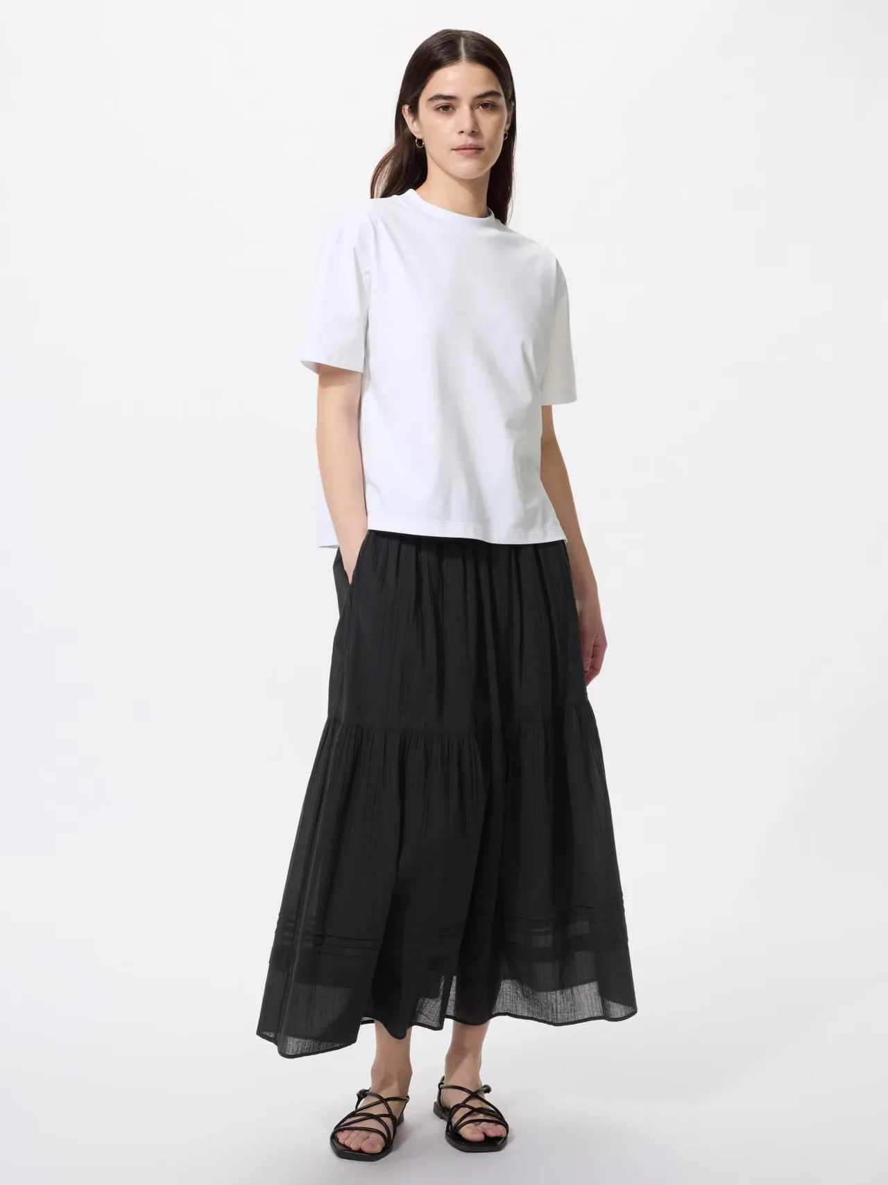 áo thun trắng UNIQLO