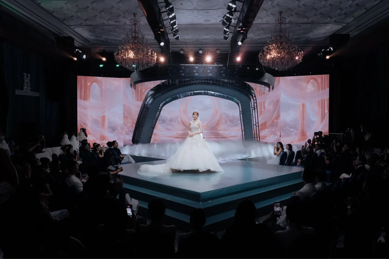 Vedette - ca sĩ Hari Won tại triển lẵm cưới The Legacy Odyssey