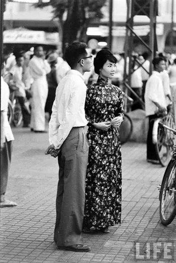 Một mẫu áo dài thời xưa thoi trang viet sau 1945