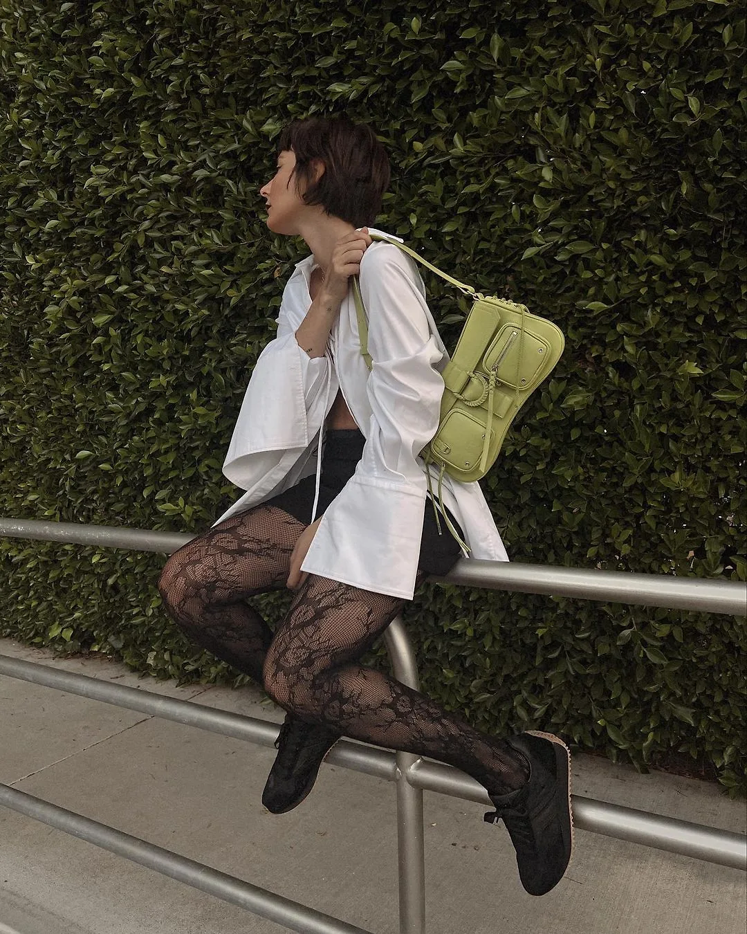 alyssainthecity diện túi xách xanh oliu