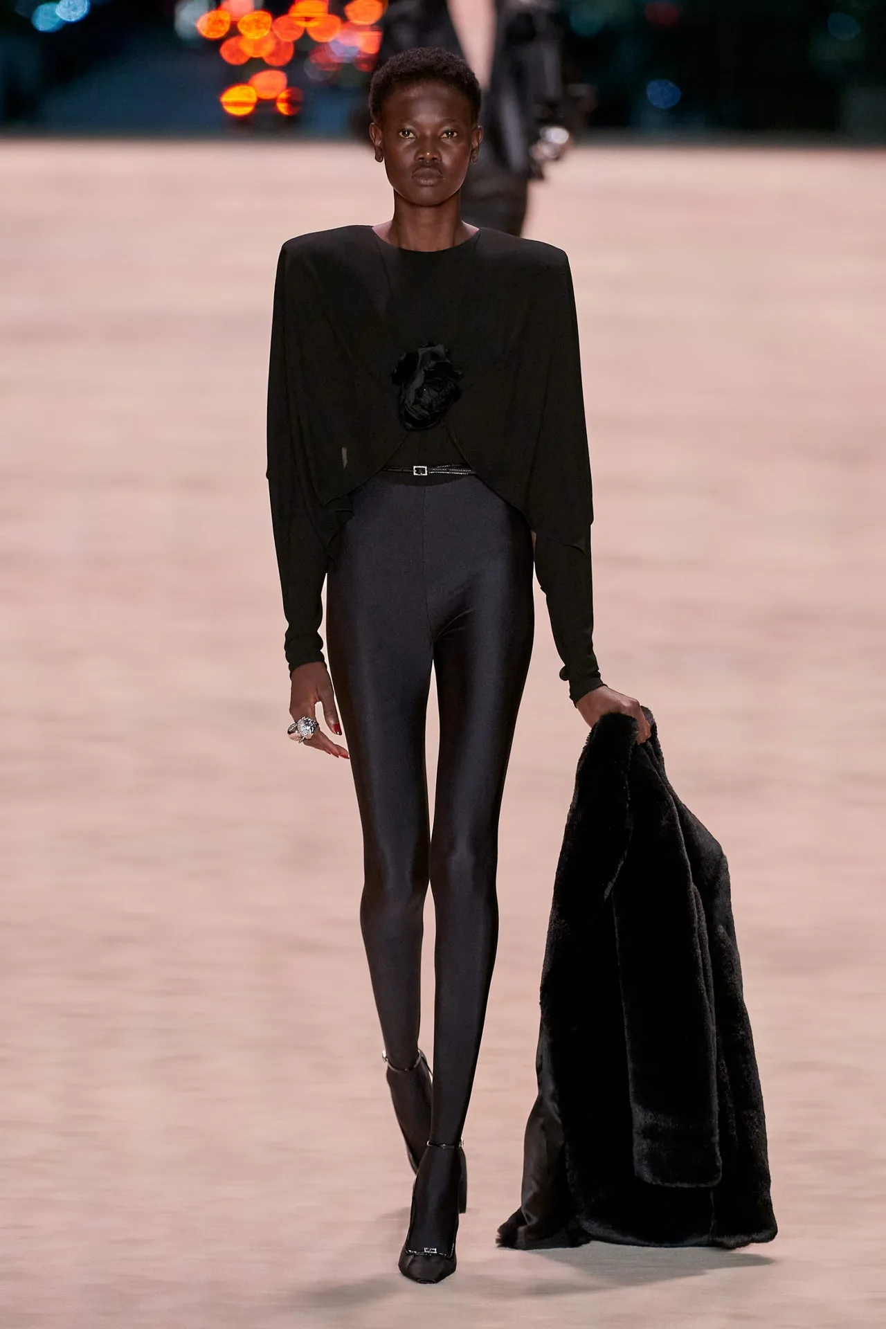 Saint Laurent ready-to-wear mùa Đông 2022 Look 18