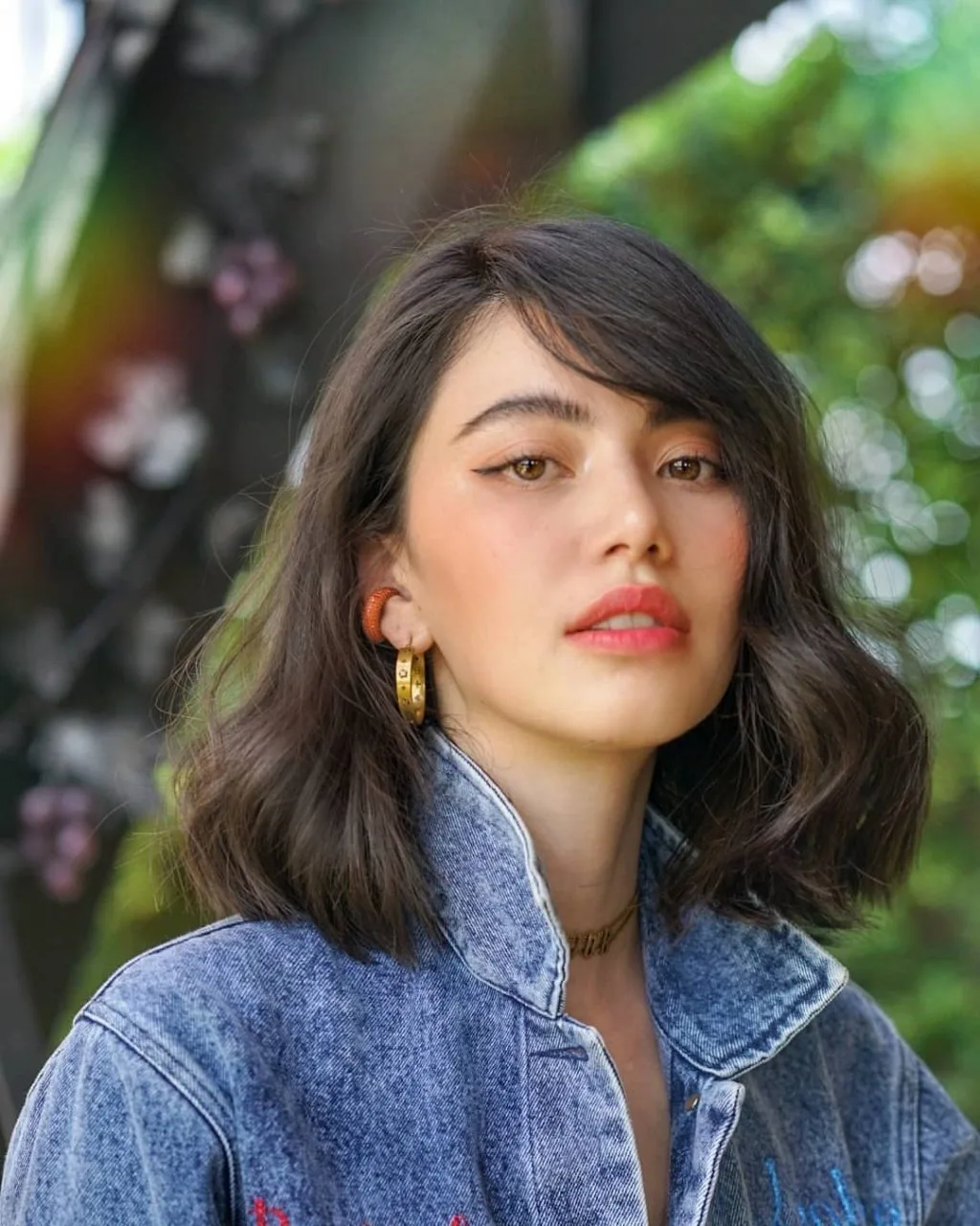 mai davika với tóc ngắn uốn xoăn mai davika với tóc ngắn uốn xoăn