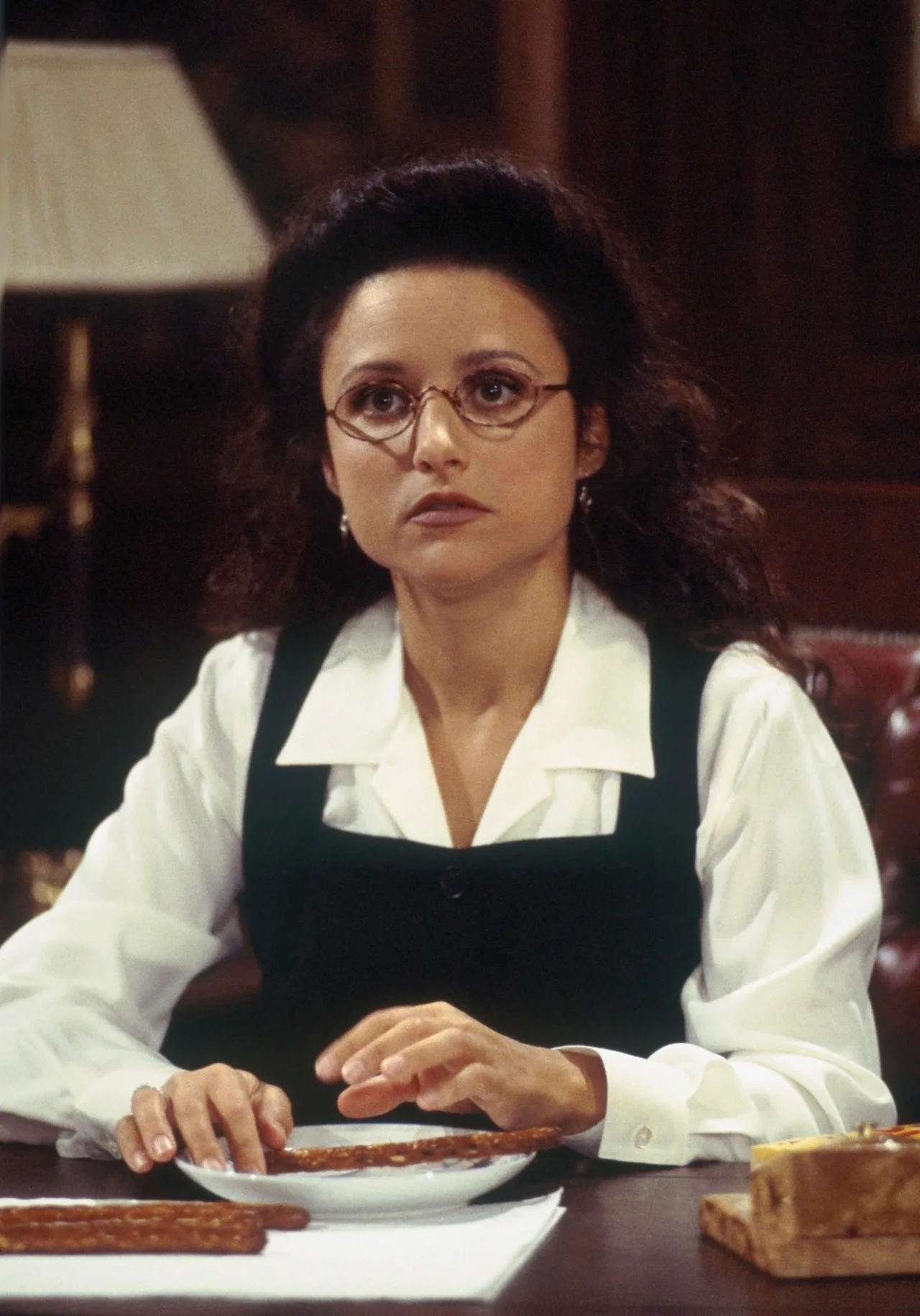 chọn kính cận cho mặt vuông julia louis dreyfus