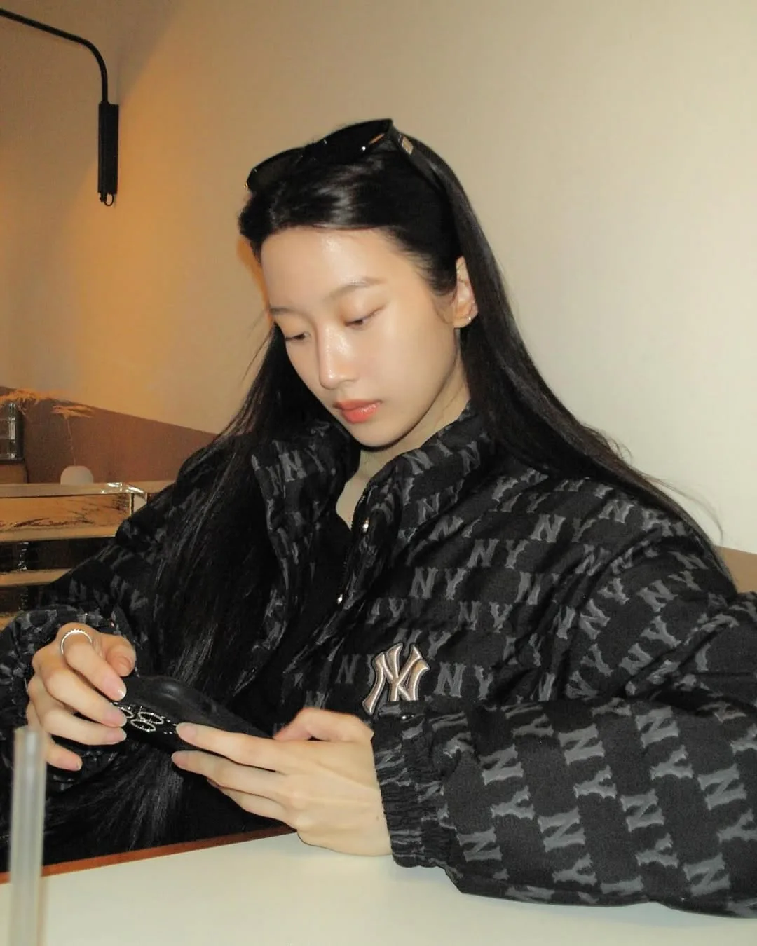 Moon Ka Young da căng bóng khoẻ mạnh và serum b5
