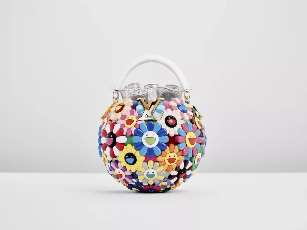 thiết kế túi bình bầu Louis Vuitton và Takashi Murakami tái ngộ tại Art Basel Paris 2025