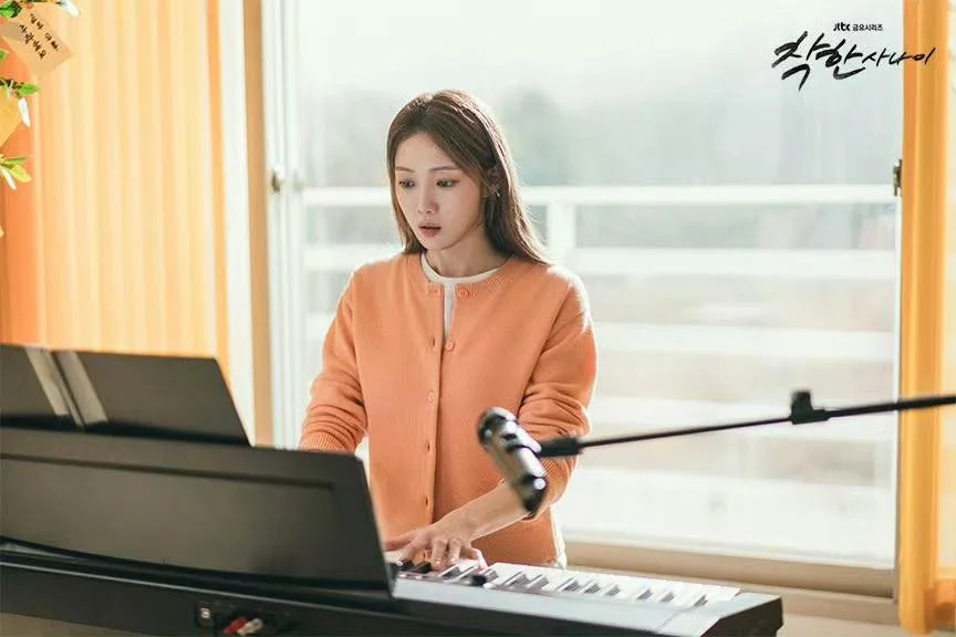 Lee Sung-kyung và tuyên ngôn thời trang tối giản trong The Nice Guy.