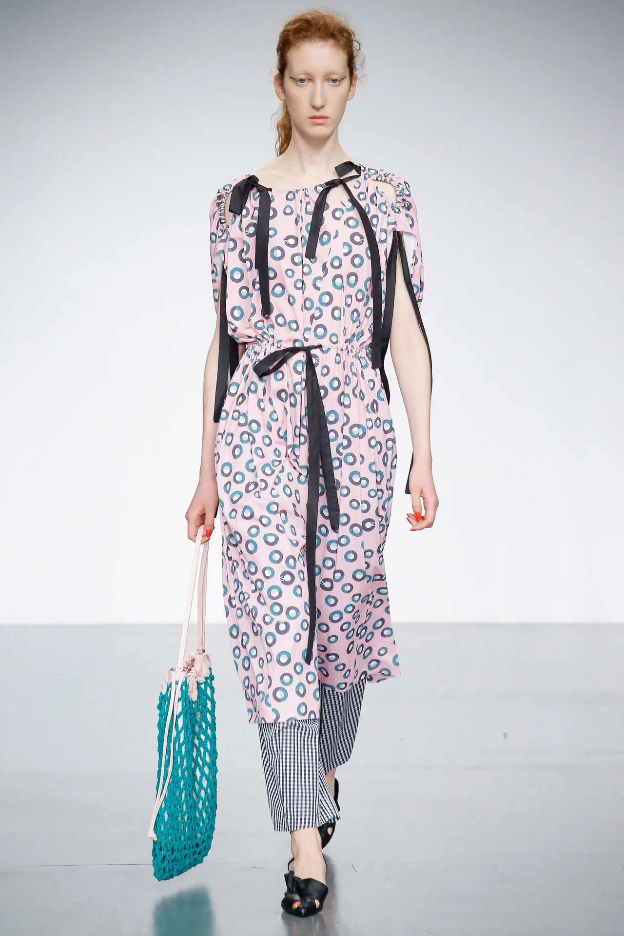 Một số bộ sưu tập nổi bật trong ngày thứ 2 LFW Spring 2018