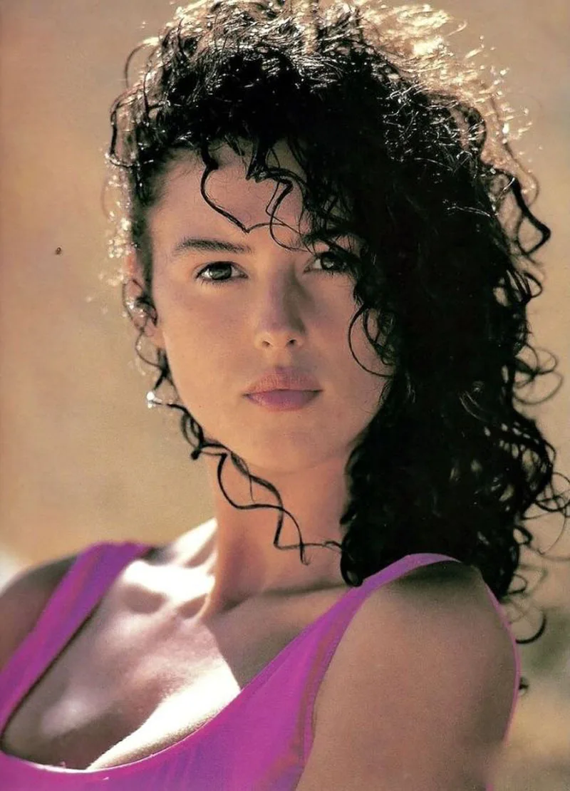 Monica Bellucci làm người mẫu cho tạp chí ELLE Pháp. Monica Bellucci làm người mẫu cho tạp chí ELLE Pháp.