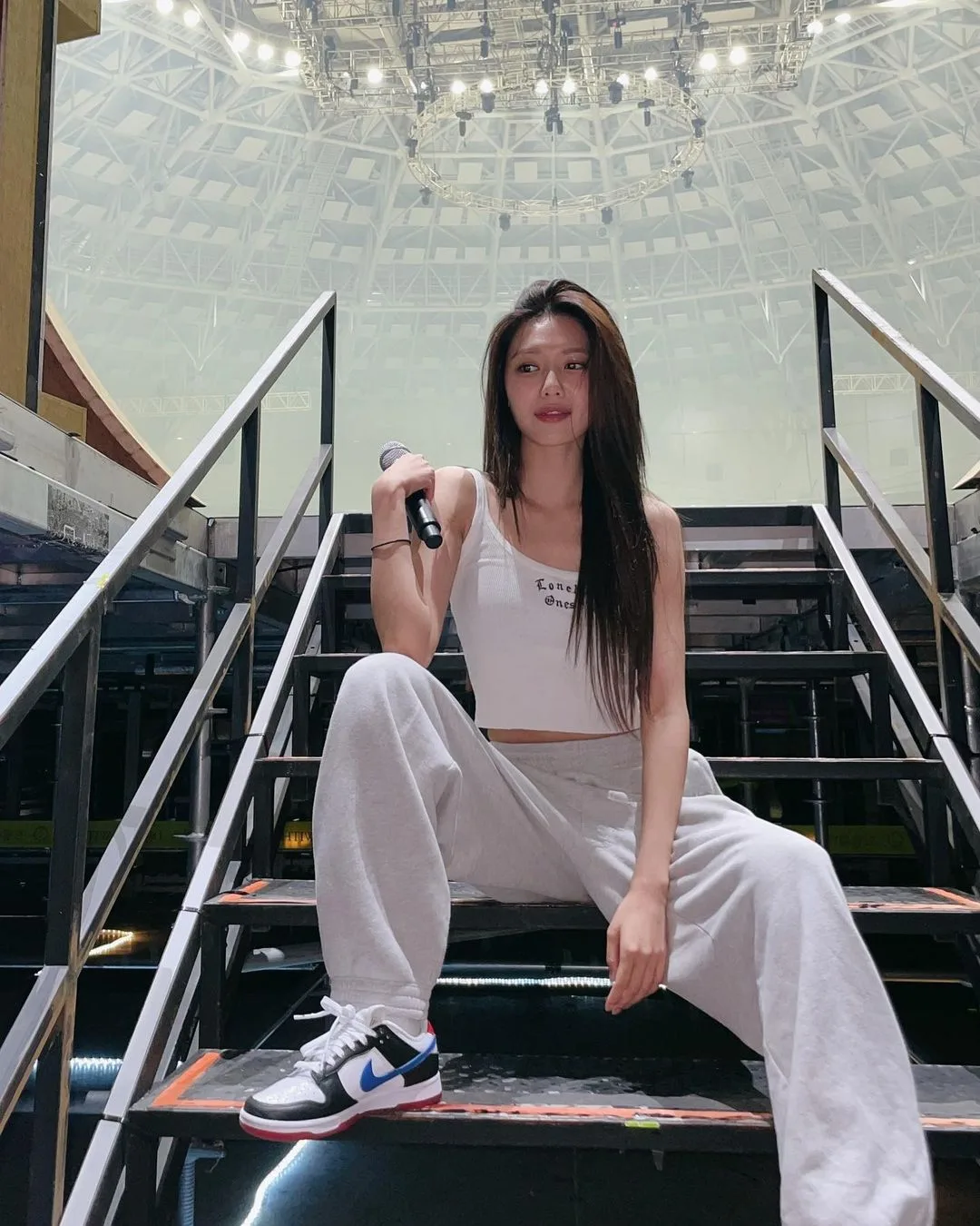 Soo Young snsd diện quần jogger xám