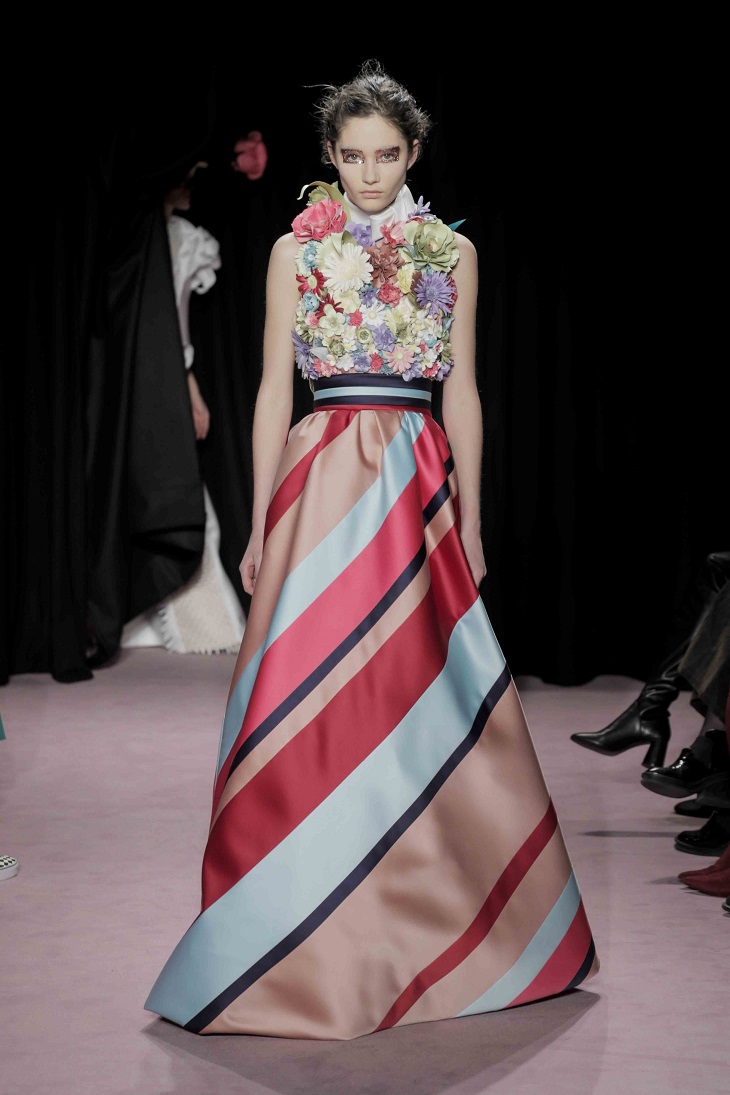 ELLE Việt Nam - Những thiết kế tốn thời gian nhất trong tuần lễ thời trang cao cấp Haute Couture 2018 (2) ELLE Việt Nam - Những thiết kế tốn thời gian nhất trong tuần lễ thời trang cao cấp Haute Couture 2018 (8)