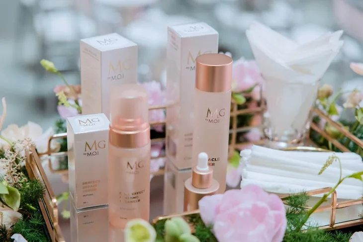 MG by M.O.I là một dòng sản phẩm chăm sóc chuyên dụng thiết kế riêng cho làn da sau liệu trình thẩm mỹ. Sản phẩm làm đẹp MG by M.O.I là một dòng sản phẩm chăm sóc chuyên dụng thiết kế riêng cho làn da sau liệu trình thẩm mỹ.